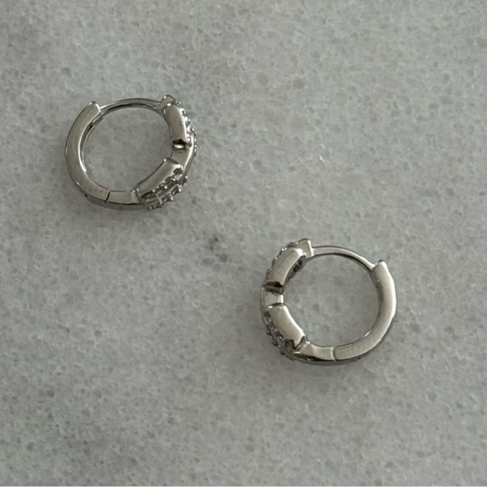 Sterling Silver Crystal Chain Link Huggie Hoop Earrings 

Brand New - Picture 4 of 5